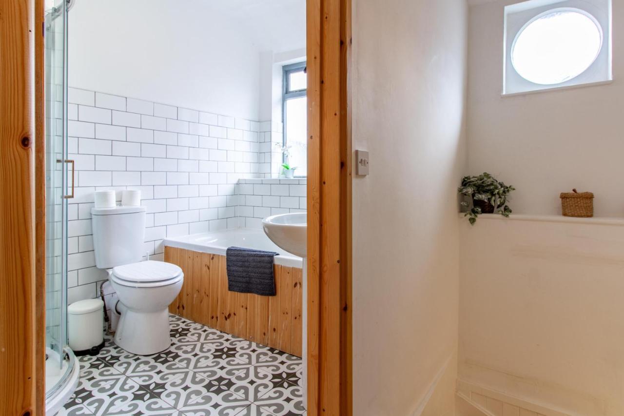 מלמסבורי The Shoe Box Cottage With Allocated Parking מראה חיצוני תמונה