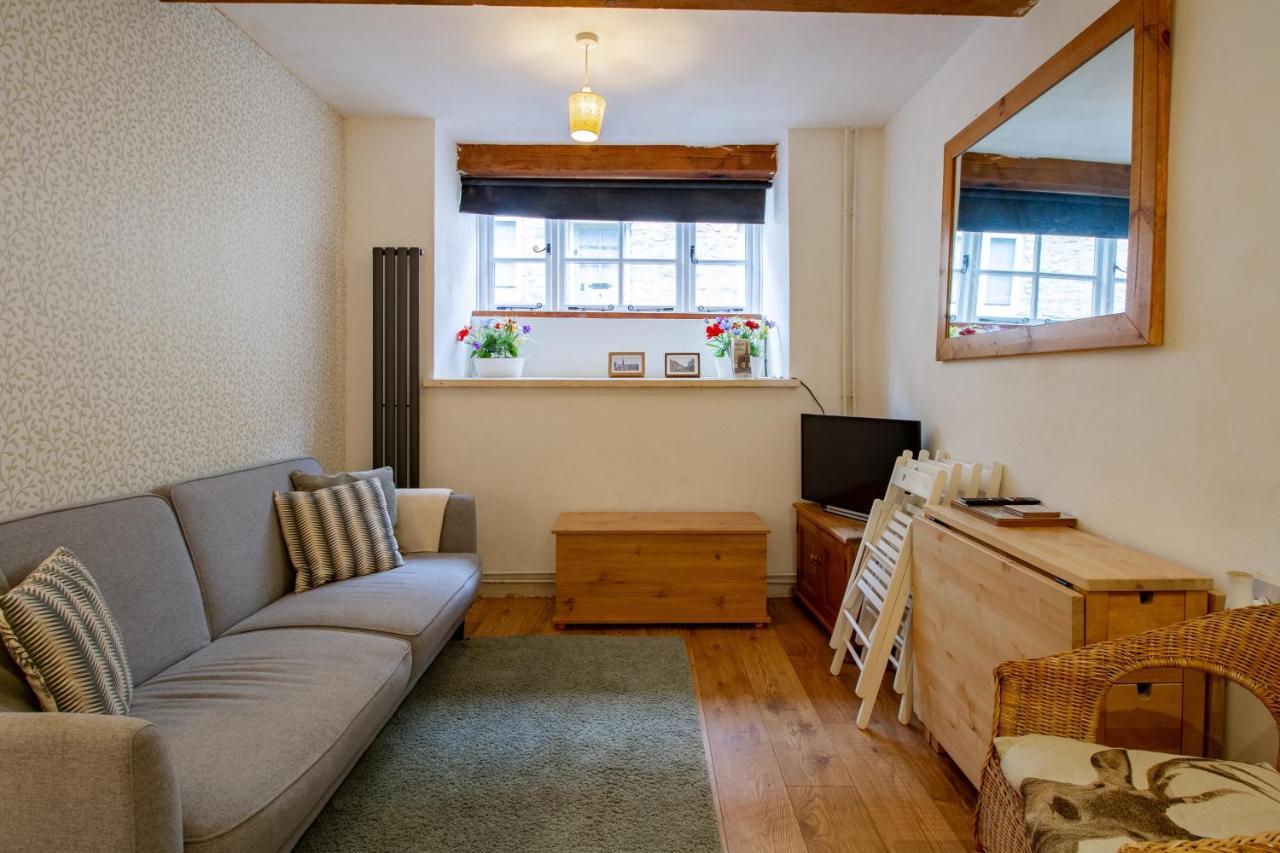 מלמסבורי The Shoe Box Cottage With Allocated Parking מראה חיצוני תמונה
